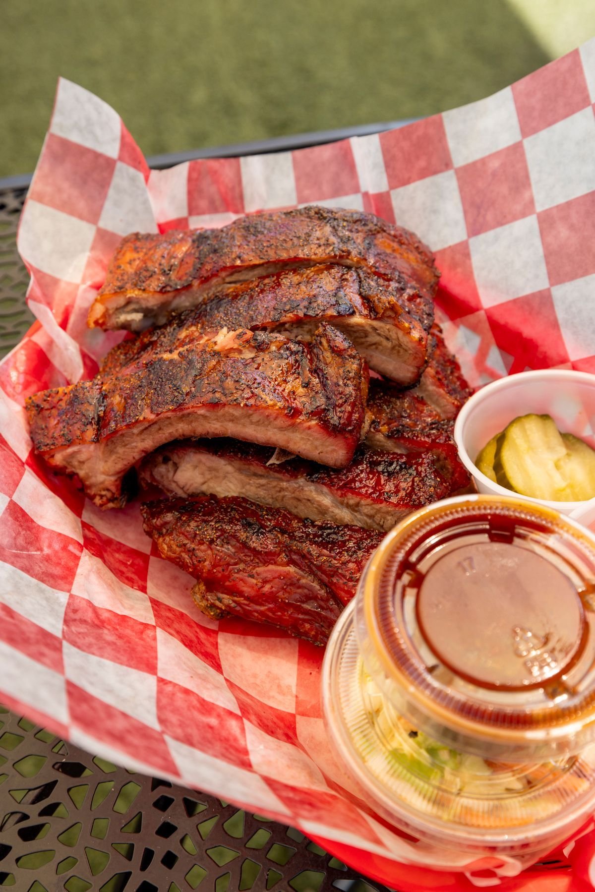 Carolina Rib Basket with Vinegar Pepper Sauce