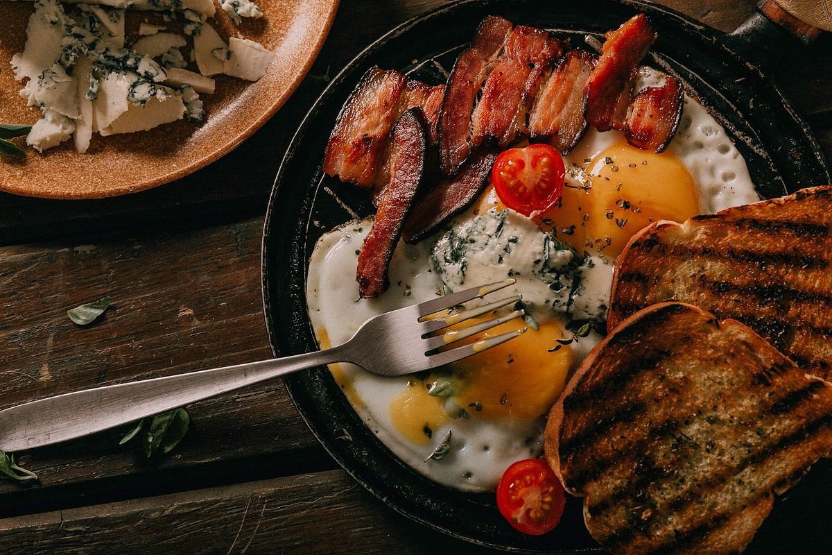Cast-Iron Bacon and Eggs with Grilled Sourdough