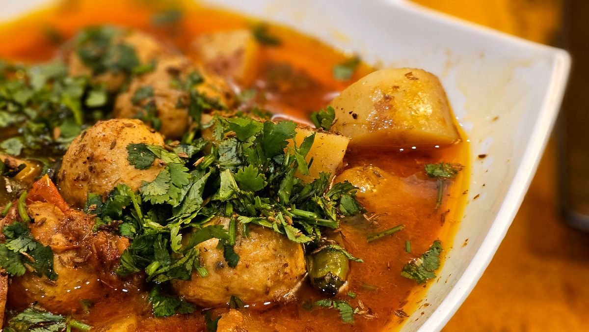 Kofta Aloo Meatball and Potato Curry