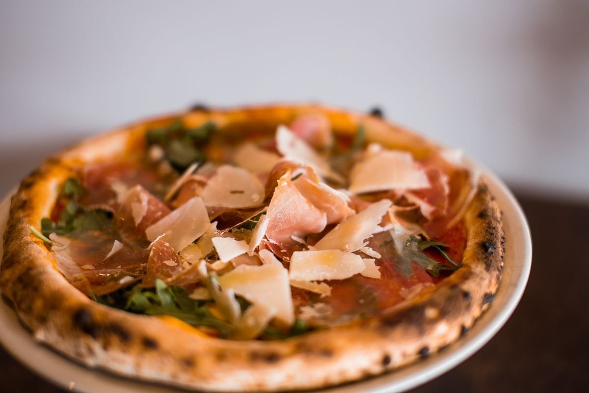 Prosciutto Pizza with Arugula and Shaved Parmesan