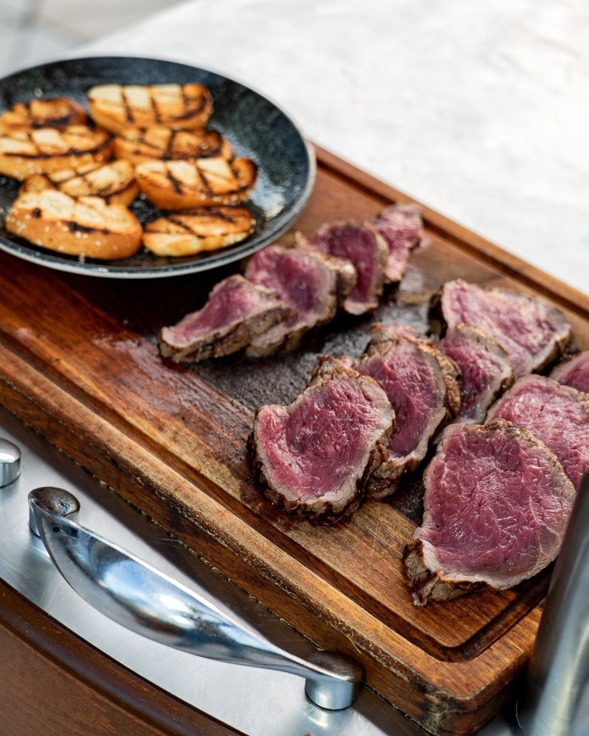 Rare-Seared Beef Tenderloin with Grilled Garlic Toasts