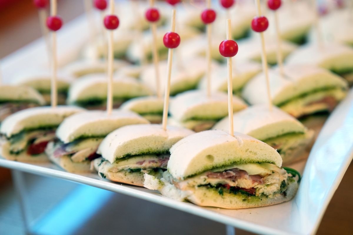Roast Beef and Pesto Party Sliders