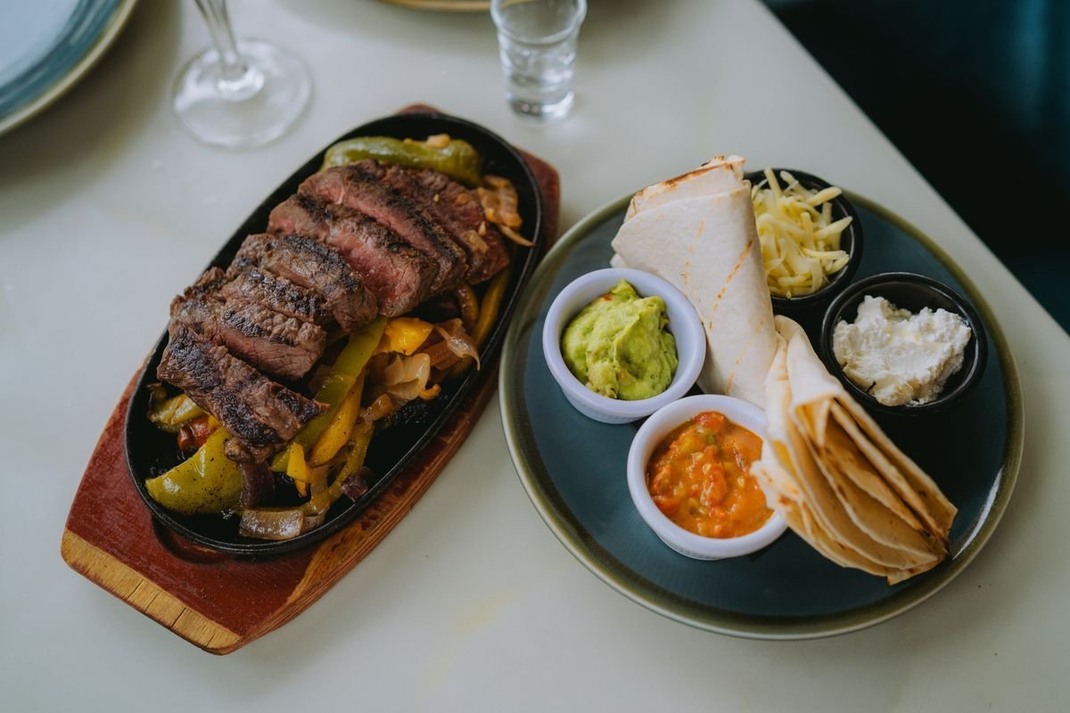 Sizzling Steak Fajitas with Warm Tortillas