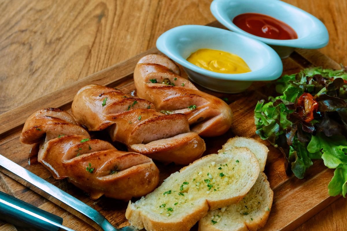 Twisted Pork Sausages with Garlic Toast