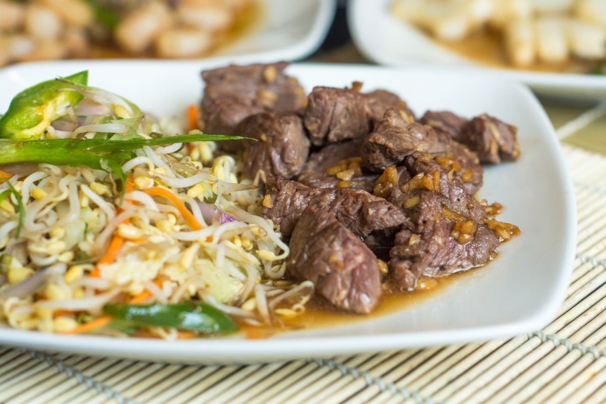 Vietnamese Shaking Beef with Bean Sprouts